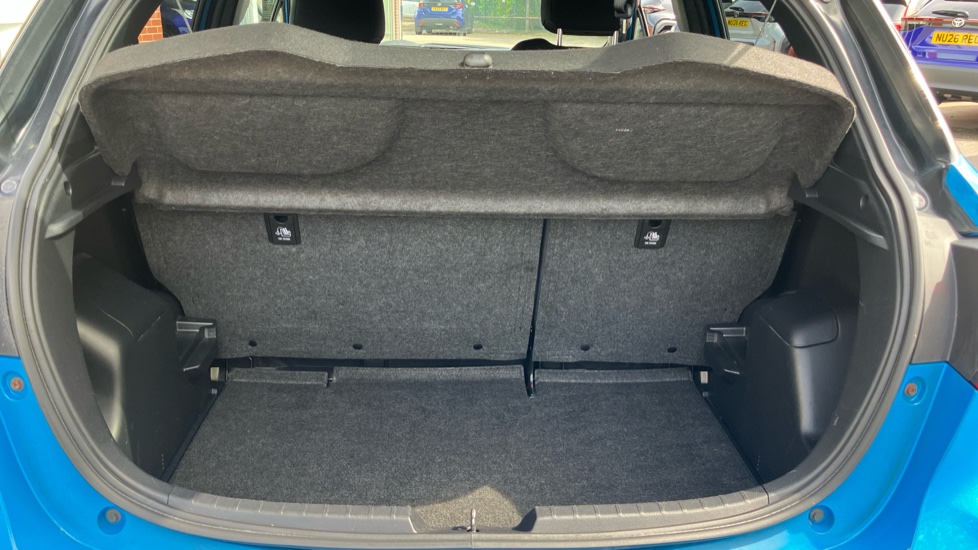 Toyota Yaris 1.5 VVT-i Blue Bi-tone 5dr Petrol Hatchback - Image 13