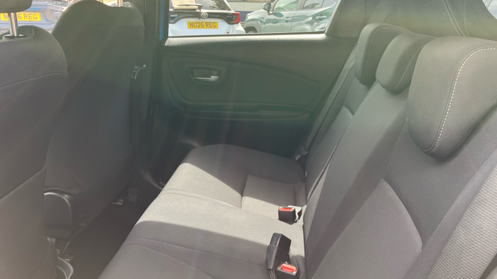 Toyota Yaris 1.5 VVT-i Blue Bi-tone 5dr Petrol Hatchback - Image 15