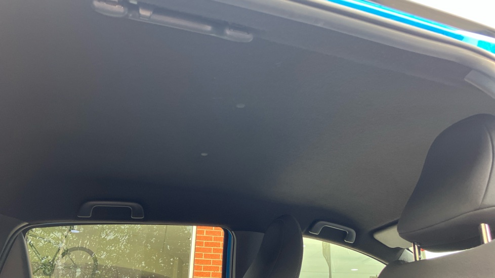 Toyota Yaris 1.5 VVT-i Blue Bi-tone 5dr Petrol Hatchback - Image 19