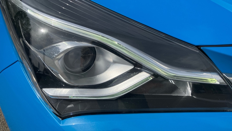 Toyota Yaris 1.5 VVT-i Blue Bi-tone 5dr Petrol Hatchback - Image 20