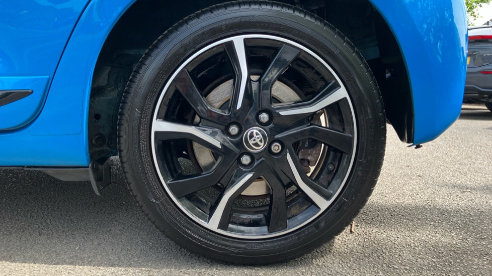 Toyota Yaris 1.5 VVT-i Blue Bi-tone 5dr Petrol Hatchback - Image 25