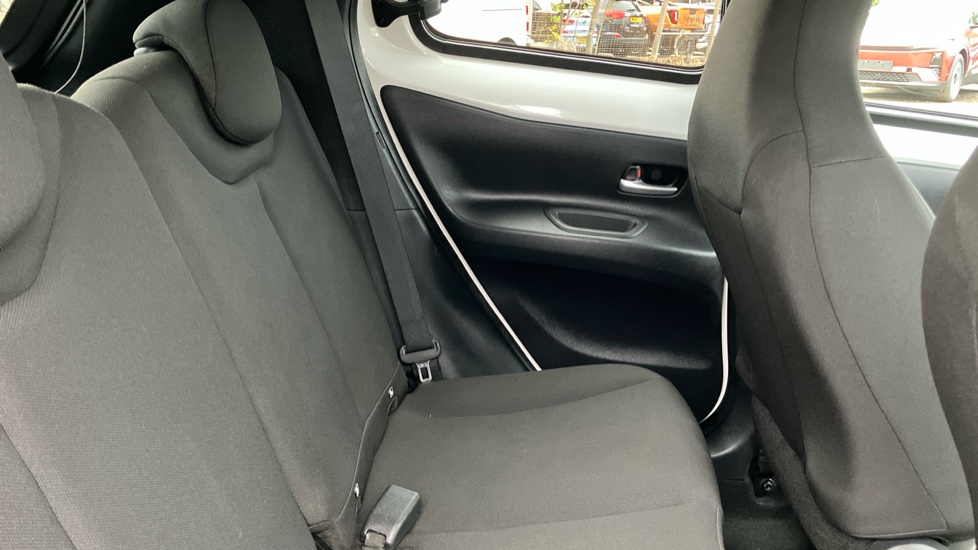 Toyota Aygo X 1.0 VVT-i Edge 5dr Petrol Hatchback - Image 8