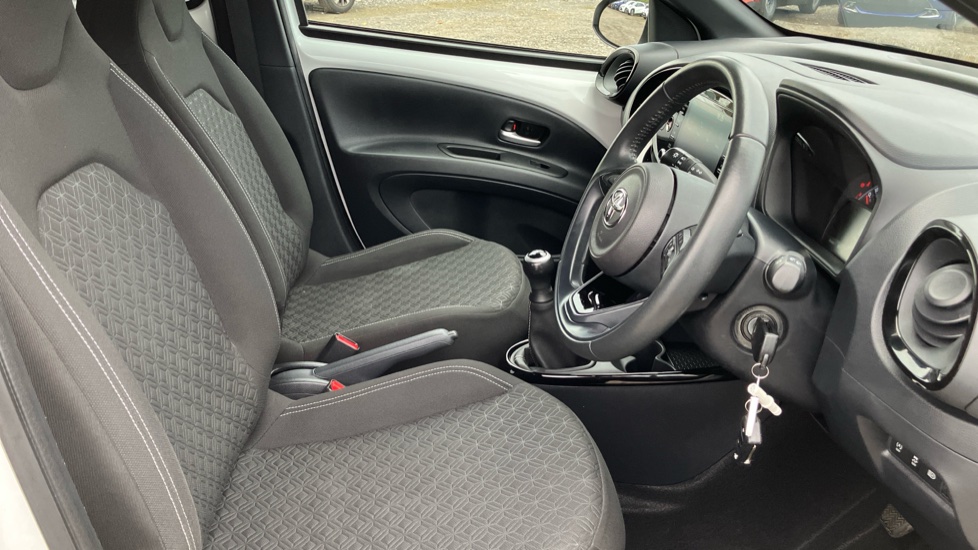 Toyota Aygo X 1.0 VVT-i Edge 5dr Petrol Hatchback - Image 12