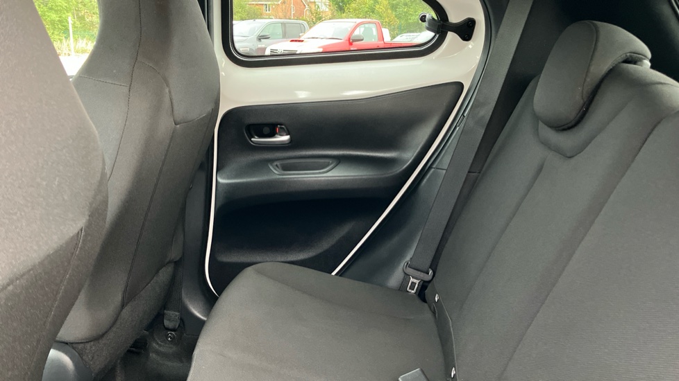 Toyota Aygo X 1.0 VVT-i Edge 5dr Petrol Hatchback - Image 15