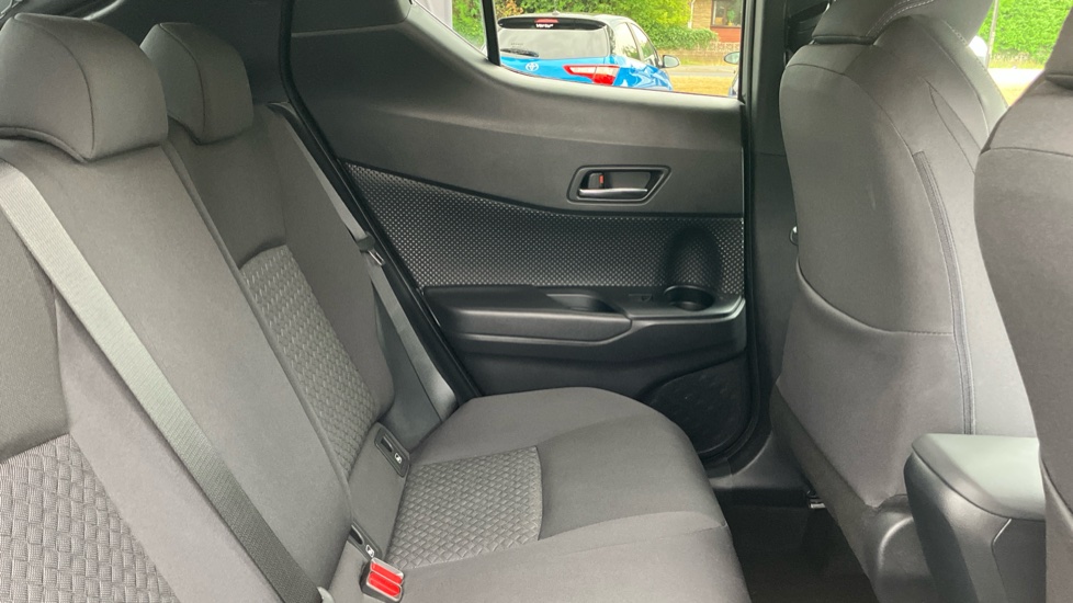 Toyota C-HR 2.0 Hybrid Design 5dr CVT Hybrid Hatchback - Image 8