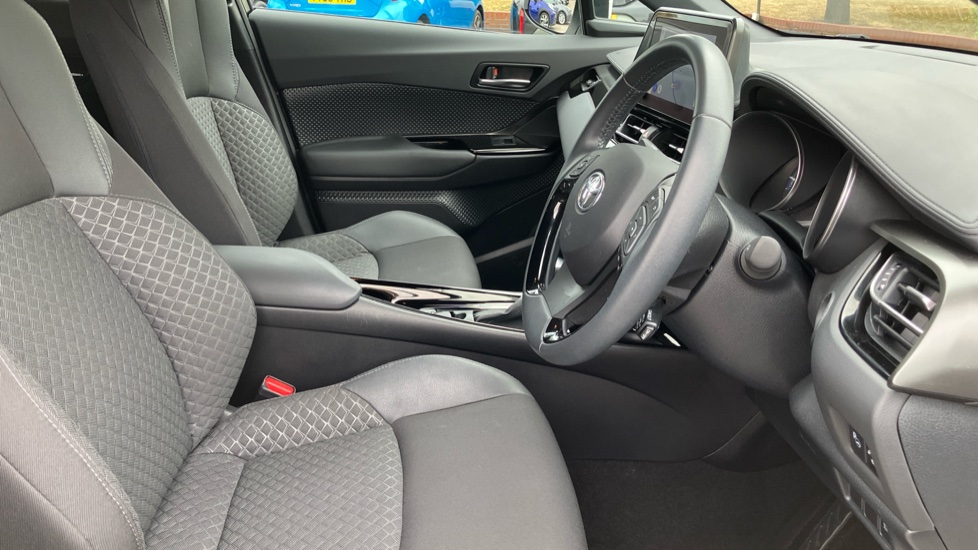Toyota C-HR 2.0 Hybrid Design 5dr CVT Hybrid Hatchback - Image 12