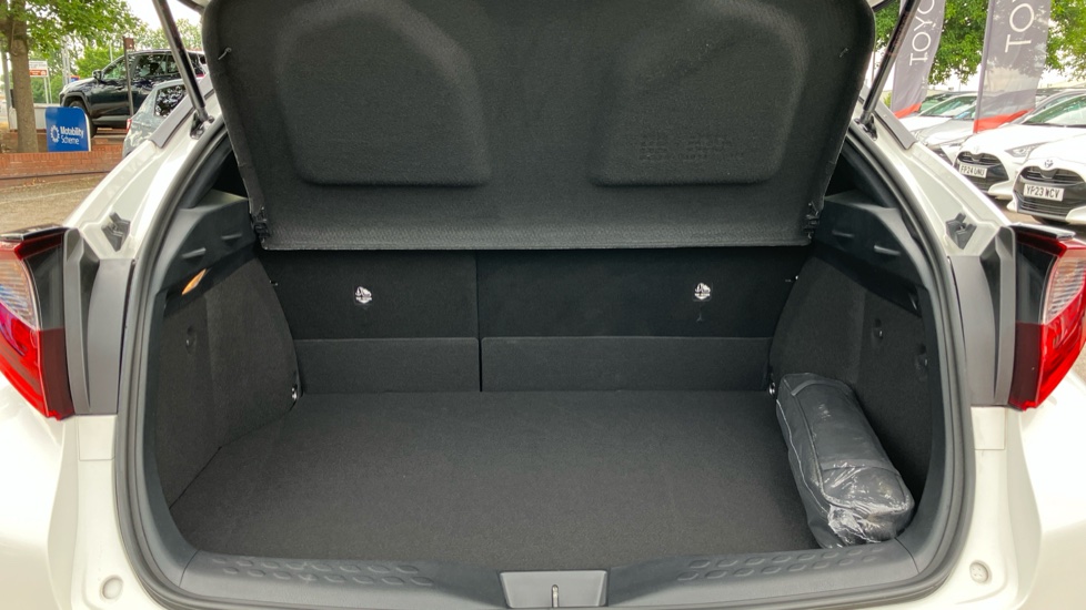 Toyota C-HR 2.0 Hybrid Design 5dr CVT Hybrid Hatchback - Image 13