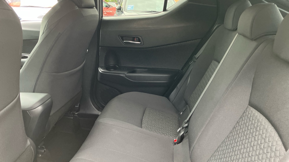 Toyota C-HR 2.0 Hybrid Design 5dr CVT Hybrid Hatchback - Image 15