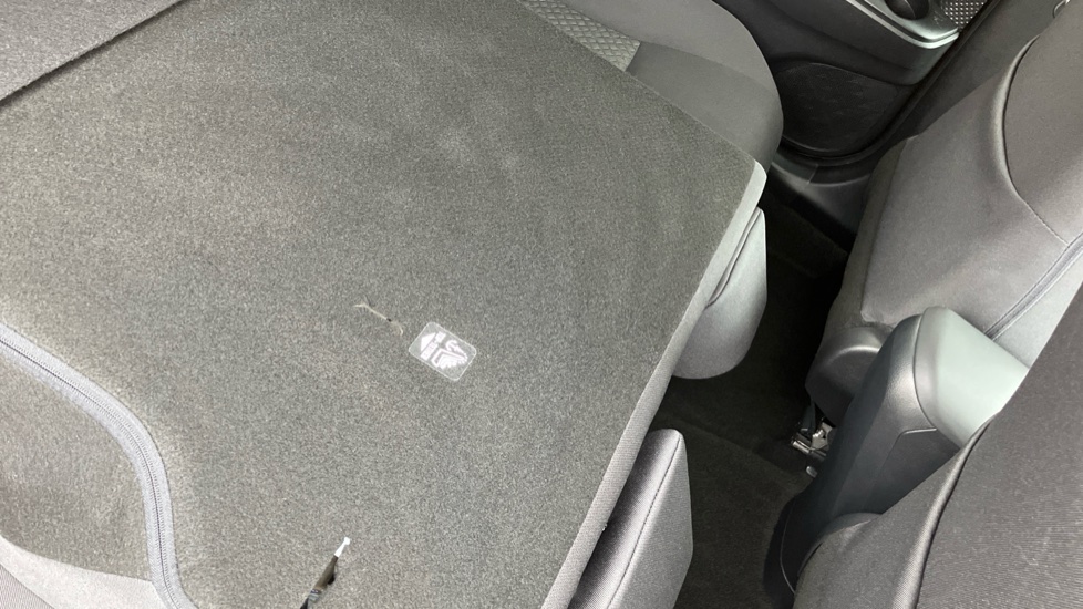 Toyota C-HR 2.0 Hybrid Design 5dr CVT Hybrid Hatchback - Image 18