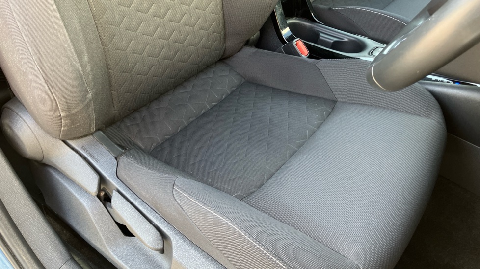 Toyota Corolla 1.8 VVT-i Hybrid Design 5dr CVT Hybrid Hatchback - Image 17