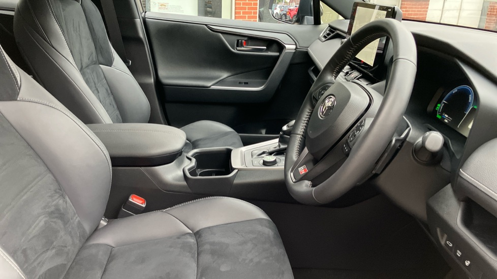 Toyota RAV4 2.5 PHEV GR Sport 5dr CVT Estate - Image 12