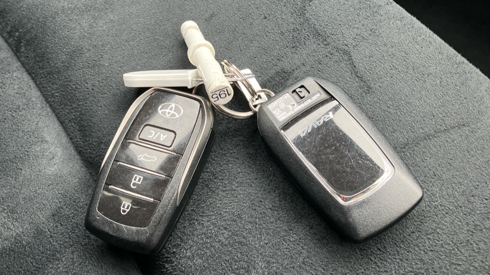 Toyota RAV4 2.5 PHEV GR Sport 5dr CVT Estate - Image 28