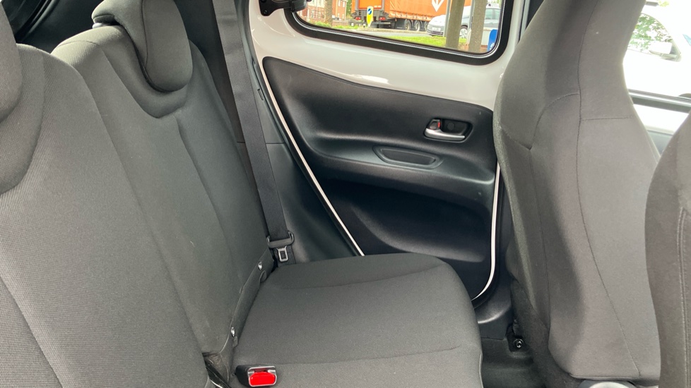 Toyota Aygo X 1.0 VVT-i Edge 5dr Auto Petrol Hatchback - Image 8