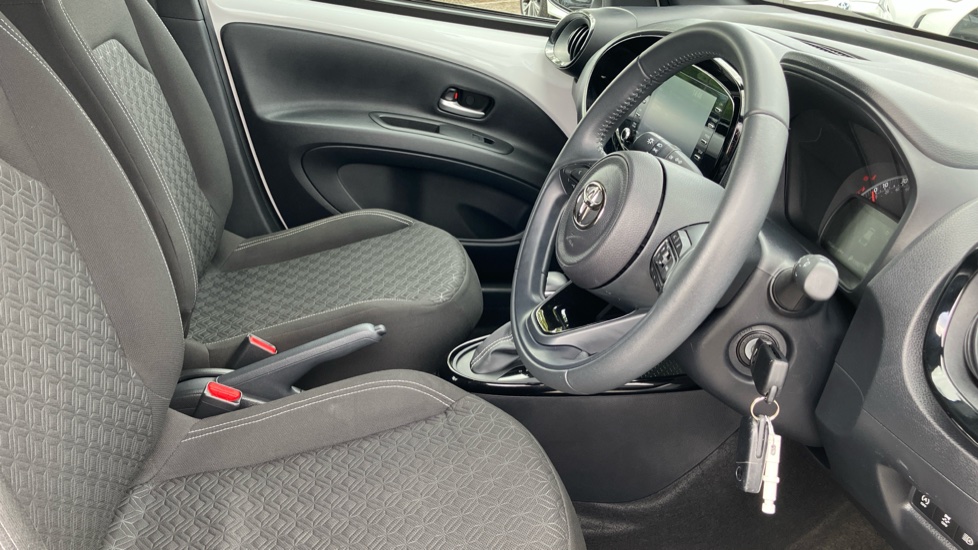 Toyota Aygo X 1.0 VVT-i Edge 5dr Auto Petrol Hatchback - Image 12