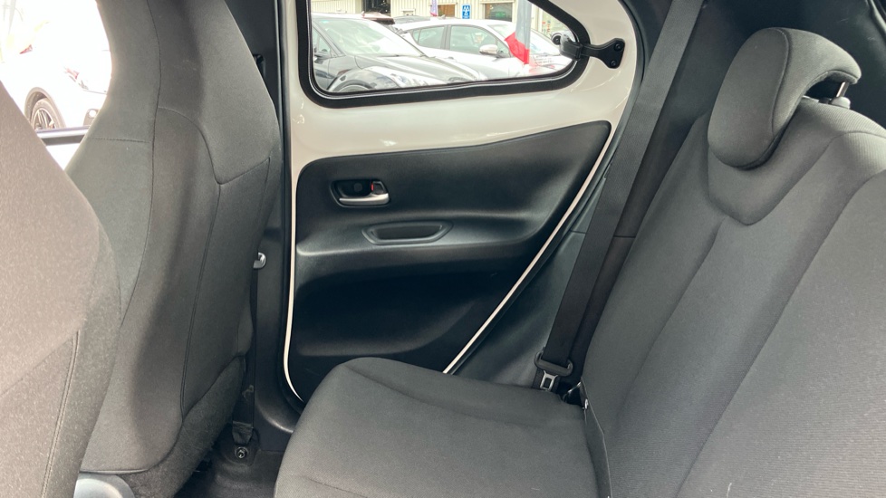 Toyota Aygo X 1.0 VVT-i Edge 5dr Auto Petrol Hatchback - Image 15