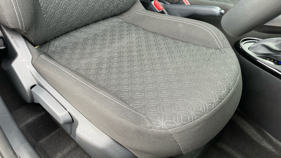Toyota Aygo X 1.0 VVT-i Edge 5dr Auto Petrol Hatchback - Image 17