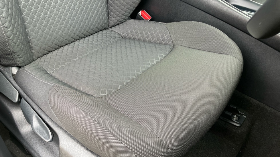 Toyota C-HR 1.8 Hybrid Icon 5dr CVT Hybrid Hatchback - Image 17