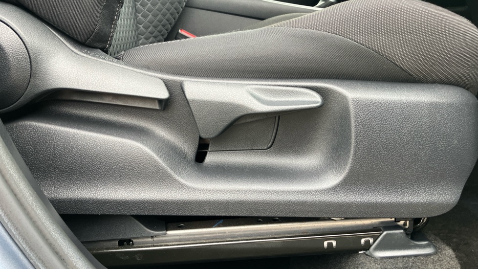 Toyota C-HR 1.8 Hybrid Icon 5dr CVT Hybrid Hatchback - Image 30