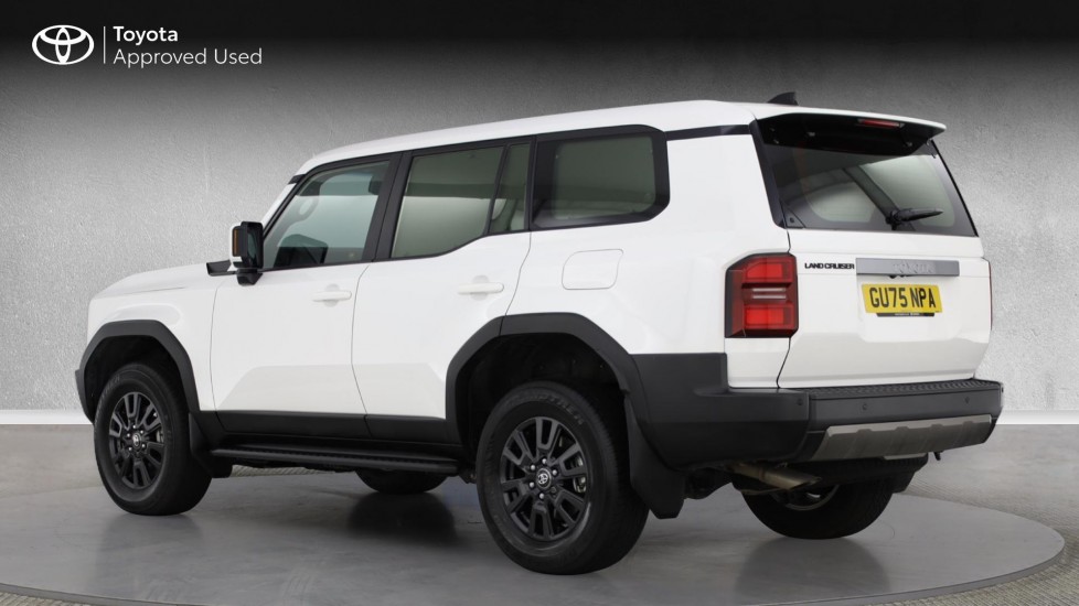 Toyota Land Cruiser Diesel 2.8D 205 Commercial Auto - Image 4