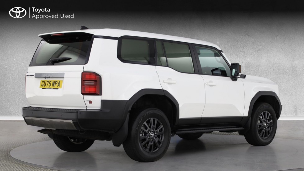 Toyota Land Cruiser Diesel 2.8D 205 Commercial Auto - Image 2