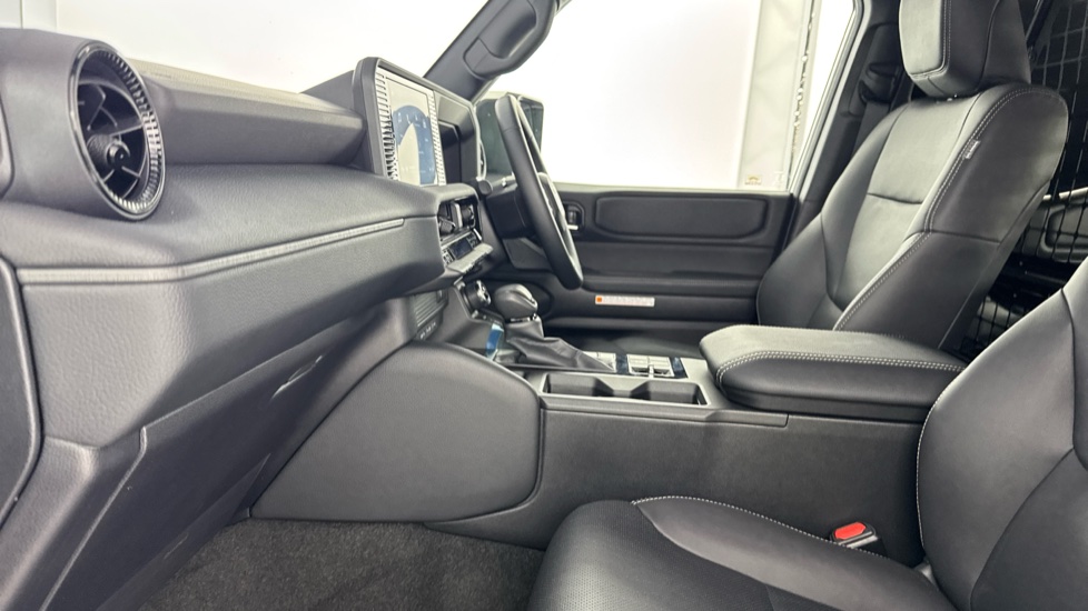 Toyota Land Cruiser Diesel 2.8D 205 Commercial Auto - Image 5