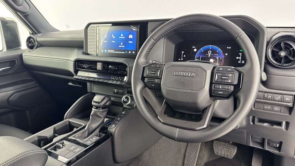 Toyota Land Cruiser Diesel 2.8D 205 Commercial Auto - Image 6