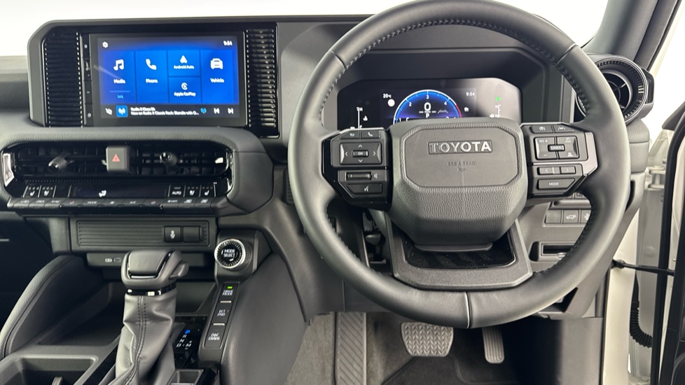 Toyota Land Cruiser Diesel 2.8D 205 Commercial Auto - Image 7