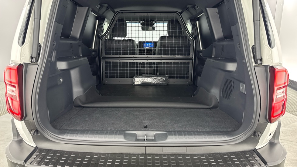 Toyota Land Cruiser Diesel 2.8D 205 Commercial Auto - Image 13