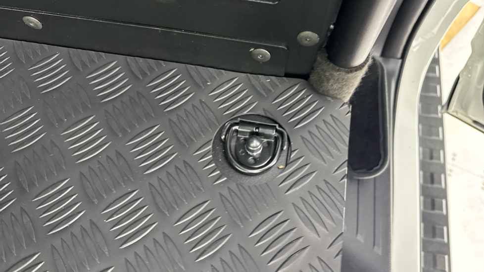 Toyota Land Cruiser Diesel 2.8D 205 Commercial Auto - Image 14