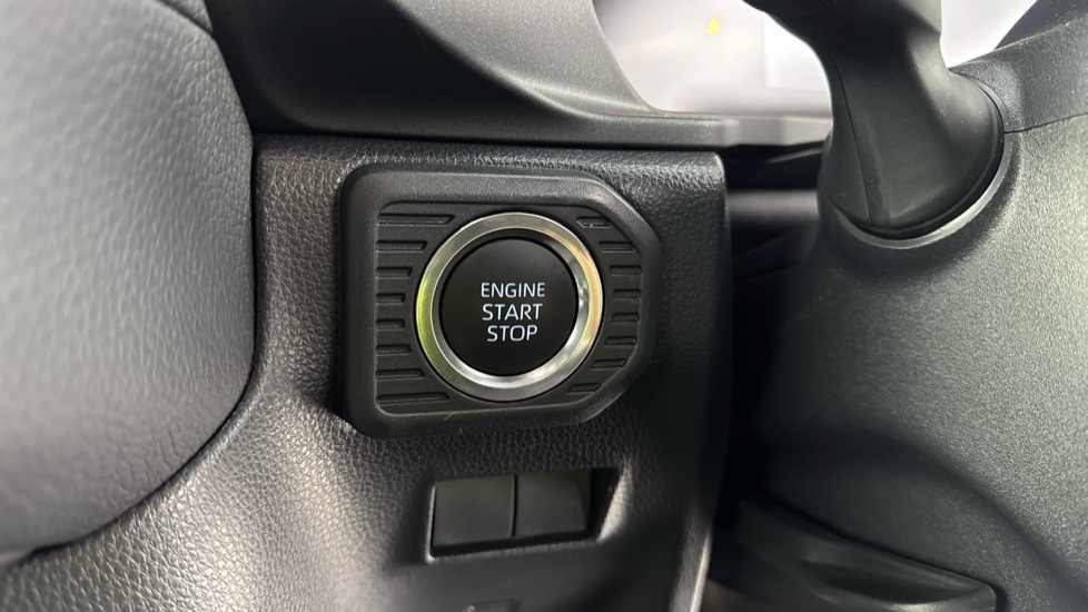 Toyota Land Cruiser Diesel 2.8D 205 Commercial Auto - Image 16