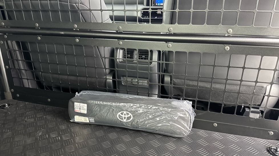 Toyota Land Cruiser Diesel 2.8D 205 Commercial Auto - Image 18