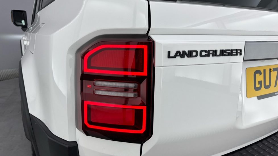 Toyota Land Cruiser Diesel 2.8D 205 Commercial Auto - Image 21