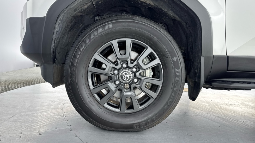 Toyota Land Cruiser Diesel 2.8D 205 Commercial Auto - Image 25