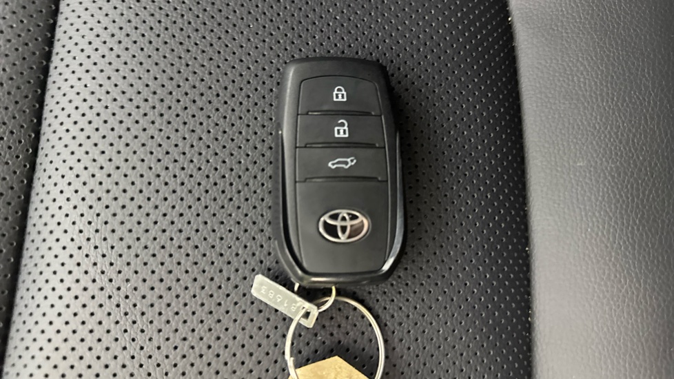 Toyota Land Cruiser Diesel 2.8D 205 Commercial Auto - Image 28