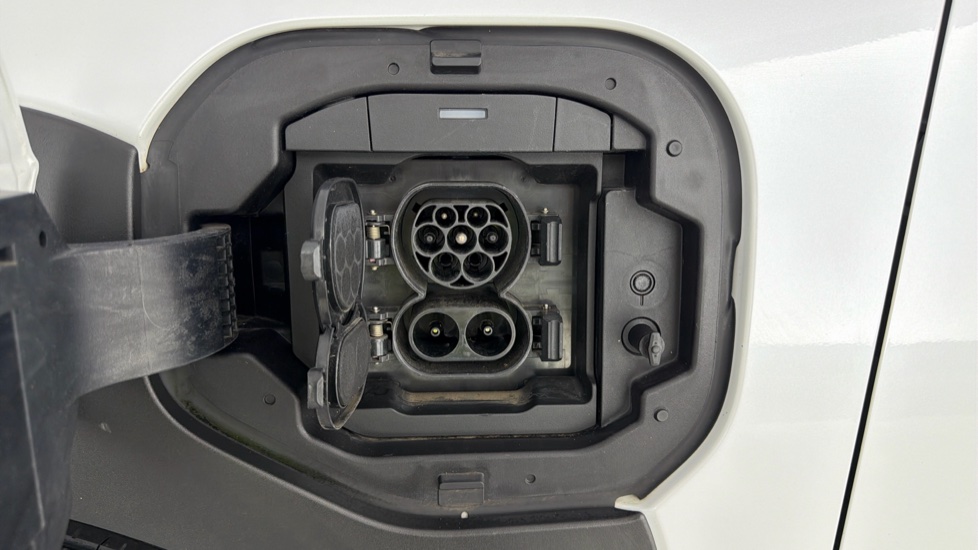 Toyota bZ4X 150kW Motion 71.4kWh 5dr Auto [11kW] Electric Hatchback - Image 23