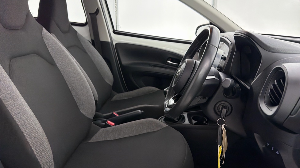 Toyota Aygo X 1.0 VVT-i Pure 5dr Petrol Hatchback - Image 12