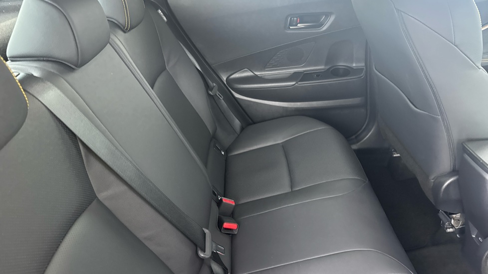 Toyota C-HR 2.0 Hybrid Premiere Edition 5dr CVT Hybrid Hatchback - Image 8