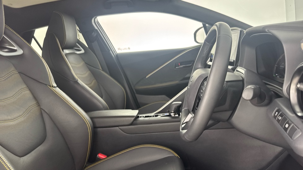 Toyota C-HR 2.0 Hybrid Premiere Edition 5dr CVT Hybrid Hatchback - Image 12