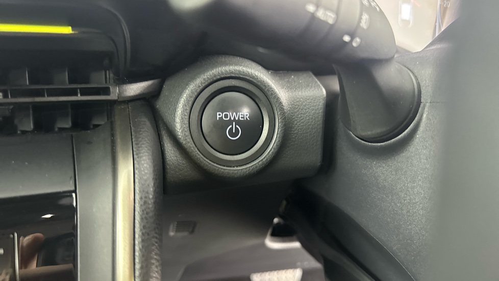 Toyota C-HR 2.0 Hybrid Premiere Edition 5dr CVT Hybrid Hatchback - Image 16