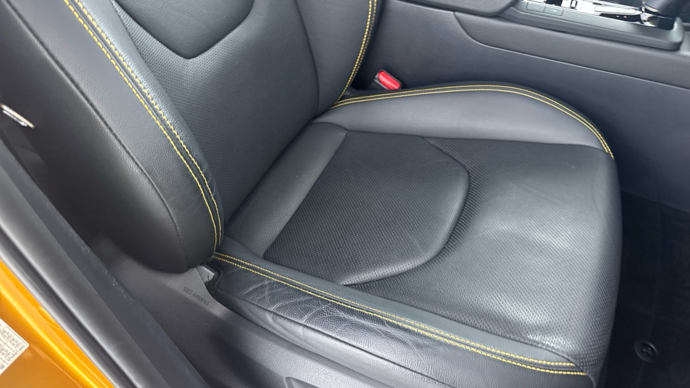 Toyota C-HR 2.0 Hybrid Premiere Edition 5dr CVT Hybrid Hatchback - Image 17