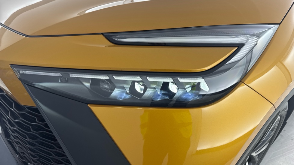 Toyota C-HR 2.0 Hybrid Premiere Edition 5dr CVT Hybrid Hatchback - Image 20