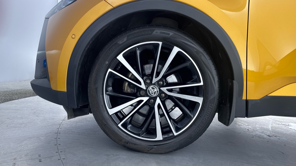 Toyota C-HR 2.0 Hybrid Premiere Edition 5dr CVT Hybrid Hatchback - Image 25