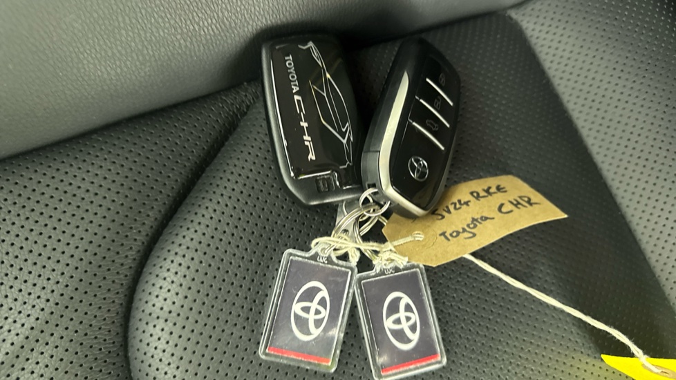 Toyota C-HR 2.0 Hybrid Premiere Edition 5dr CVT Hybrid Hatchback - Image 28