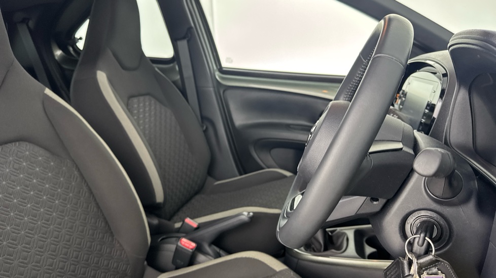 Toyota Aygo X 1.0 VVT-i Edge 5dr Petrol Hatchback - Image 12