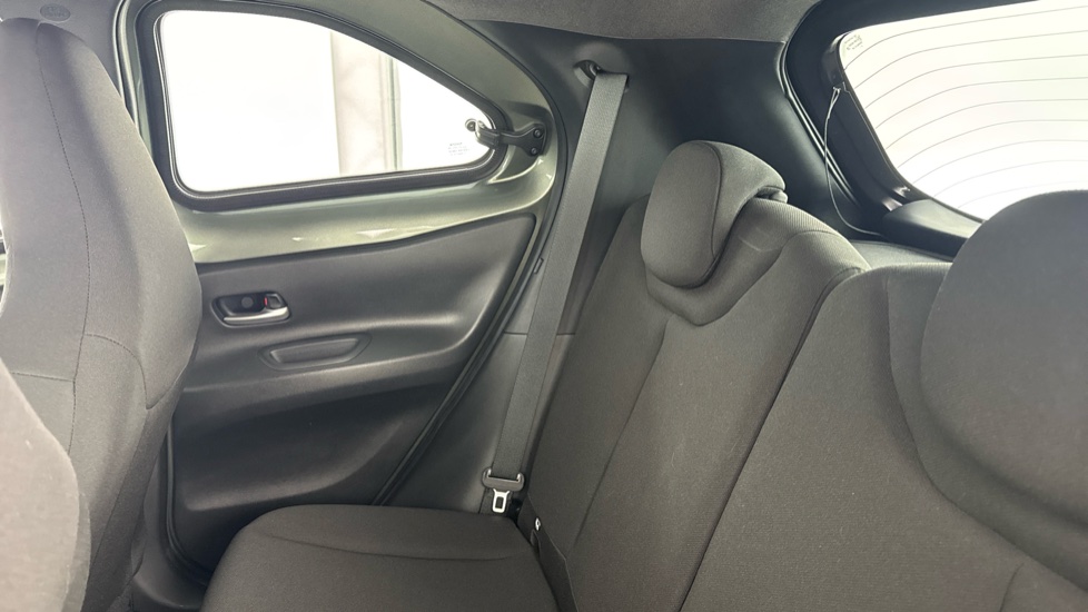 Toyota Aygo X 1.0 VVT-i Edge 5dr Petrol Hatchback - Image 15