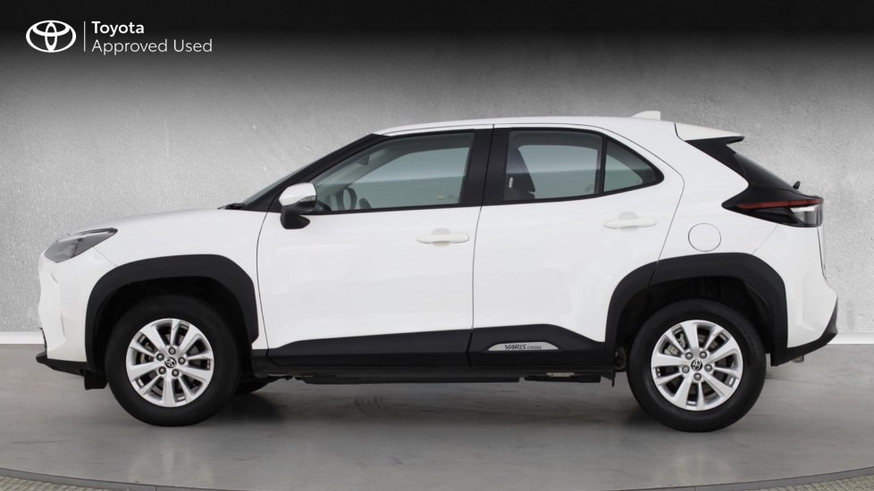 Toyota Yaris Cross 1.5 Hybrid Icon 5dr CVT Hybrid Estate - Image 24