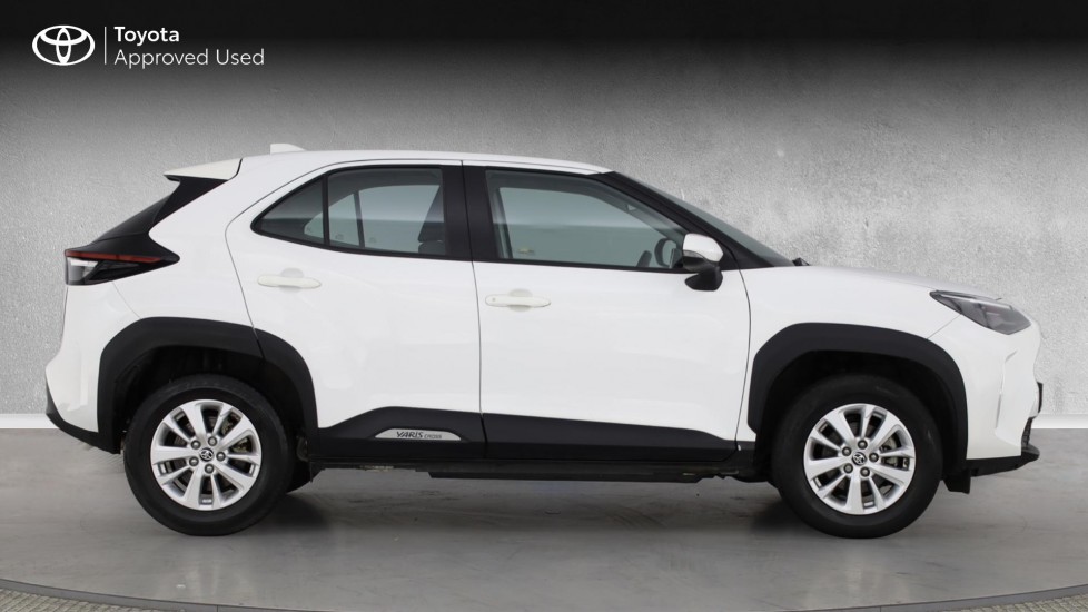 Toyota Yaris Cross 1.5 Hybrid Icon 5dr CVT Hybrid Estate - Image 23