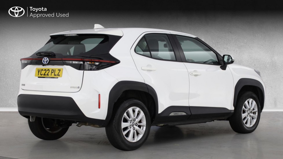 Toyota Yaris Cross 1.5 Hybrid Icon 5dr CVT Hybrid Estate - Image 2