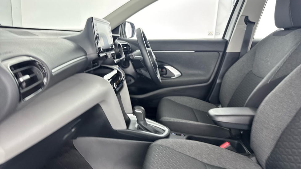 Toyota Yaris Cross 1.5 Hybrid Icon 5dr CVT Hybrid Estate - Image 5