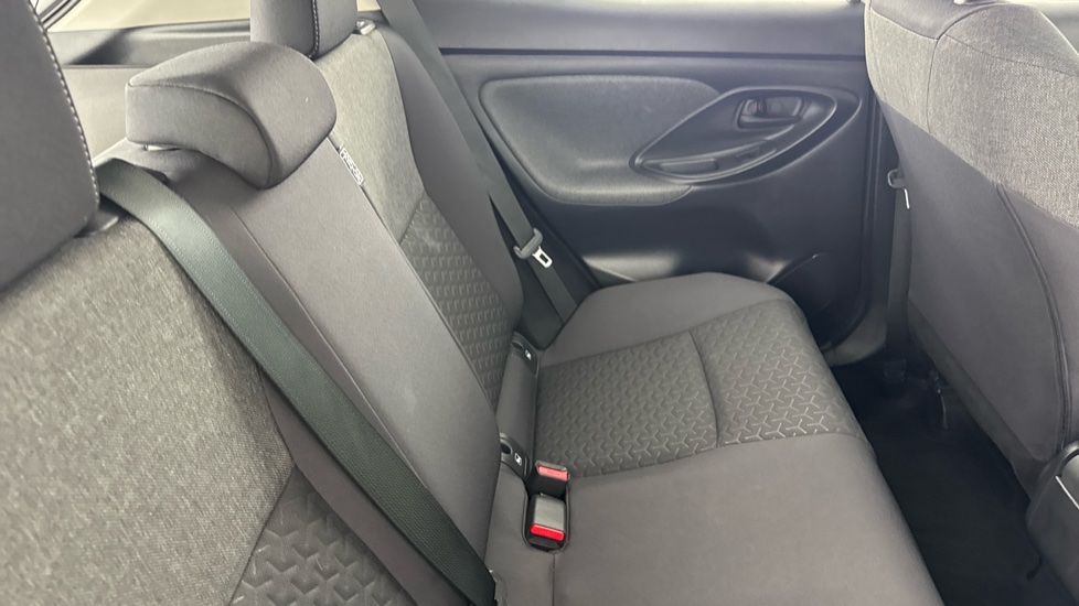 Toyota Yaris Cross 1.5 Hybrid Icon 5dr CVT Hybrid Estate - Image 8